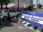 petugas-kepolisian-melakukan-pengaturan-ganjil-genap.jpg