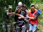 petugas-kepolisian-menyelamatkan-zhou-bo_20180515_203159.jpg