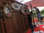 petugas-memasang-foto-putri-presiden-joko-widodo_20171107_082508.jpg