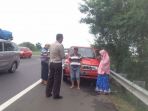polisi-ingatkan-pemudik-yang-istirahat-di-bahu-jalan-tol_20180607_125853.jpg