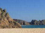porthcuno-beach-di-cornwall.jpg