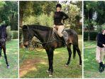 pose-nia-ramadhani-saat-berkuda.jpg