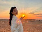 pose-unik-natasha-wilona.jpg