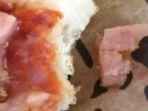potongan-pizza-yang-ditemukan-belatung-di-dalamnya.jpg