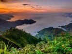 potret-sunrise-danau-toba-dilihat-dari-bukit-gajah-bobok-sumatera-utara.jpg