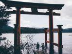 potret-torii-of-peace-di-hakone-shrine-satu-gerbang-torii-terbaik-di-jepang.jpg