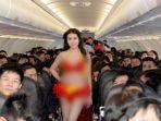 pramugari-viet-jet-air-yang-berbikini-di-atas-pesawat.jpg