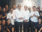 presiden-joko-widodo-berfoto-saat-di-hotel-amaris_20180214_171810.jpg