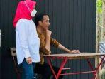 presiden-jokowi-dan-ibu-iriana-jokowi-di-depan-tenda-glamping.jpg