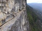 pria-ini-rela-habiskan-36-tahun-menggali-3-gunung_20170421_141211.jpg