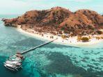 pulau-kanawa.jpg