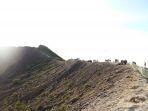 puncak-gunung-ciremai-gunung-tertinggi-di-jawa-barat.jpg