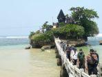 pura-di-pantai-balekambang-yang-mirip-tanah-lot-bali.jpg