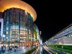 pusat-perbelanjaan-siam-paragon-dan-stasiun-skytrain-bts-siam-yang-berdekatan-di-bangkok-thailand.jpg