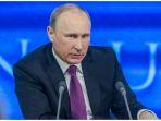Vladimir Putin Bertemu Pramugari, Sempat Bahas Ancaman Negara yang Terapkan Zona Larangan Terbang