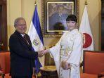 putri-mako-dari-akishino-mengunjungi-presiden-salvador-snchez-cern.jpg