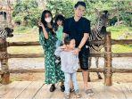 rachel-dan-niko-mengajak-dua-anaknya-chava-dan-xabiru-liburan.jpg