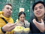 raffi-ahmad-dan-nagita-slavina-mencicipi-melon.jpg