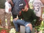 raffi-ahmad-di-makam-olga-syahputra_20180208_093837.jpg