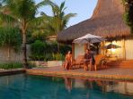 Kunjungi Hotel Terbaik Dunia di Sumba, Raisa dan Hamish Daud Unggah Kebersamaan dengan Lumba-lumba