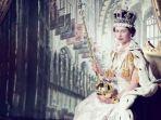 ratu-elizabeth-ii-duduk-di-kursi-tahta-kerajaan.jpg
