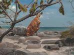 ratusan-batu-granit-raksasa-di-pantai-tanjung-tinggi.jpg