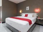 reddoorz-near-bundaran-garuda.jpg