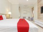 reddoorz-premium-near-ragunan-zoo-2.jpg