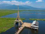 replika-menara-eiffel-dari-bambu-di-radesa-wisata-tuntang-kabupaten-semarang-1.jpg
