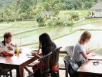 restoran-sari-organik-ada-di-tengah-sawah-di-ubud-gianyar-bali_20180703_204607.jpg