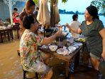 restoran-yang-kebanjiran-menjadi-tempat-yang-sedang-hits-di-salah-satu-kawasan-dekat-bangkok.jpg