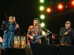 rhoma-irama-dan-trion-lestari-di-prambanan-jazz-2023.jpg