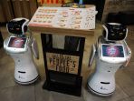 robot-pizzahut-sammy-sally_20180228_123430.jpg