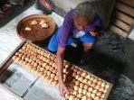 roti-kolmbeng-khas-kulon-progo.jpg