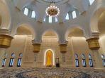 ruangan-shalat-utama-masjid-sheikh-zayed-solo.jpg