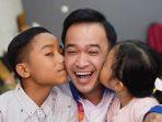 ruben-onsu-dan-anak-anaknya.jpg