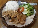 sajian-ayam-penyet-bumbu-pecel-di-kafe-food-update.jpg