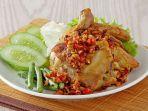sajian-ayam-penyet-enak-buat-sarapan.jpg