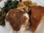 sajian-menu-nasi-padang-dengan-lauk-telur-dadar-di-rm-citra-bundo-semarang-jawa-tengah.jpg