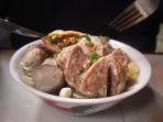 sajian-soto-bakso-di-warung-bakso-mas-man.jpg