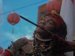 salah-satu-atraksi-dalam-festival-dayak-meratus.jpg