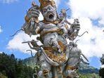 salah-satu-patung-di-ramayana-boulevard-kebun-raya-bali.jpg
