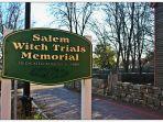 salem-witch-trials-memorial-yang-cocok-dikunjungi-saat-halloween.jpg