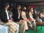sandiaga-dan-gibran-nonton-solo-menari-2.jpg