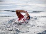 sandiaga-uno-berenang-di-pulau-dodola.jpg