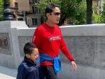 sandiaga-uno-dan-putranya-berjalan-jalan-di-boston.jpg
