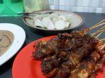 sate-ayam-pak-tjasmadi-sidjan-kuliner-malam-di-tegal.jpg