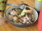 satu-menu-di-kedai-bakso-oentjal.jpg