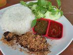 satu-porsi-ayam-bakar-ngimbang-lamongan.jpg