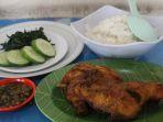 satu-porsi-belibis-dengan-nasi-putih-dan-sambal-pedas.jpg